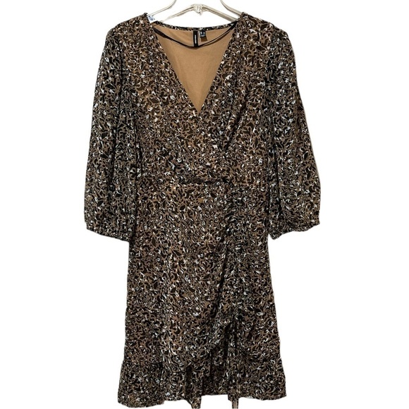 Vero Moda Dresses & Skirts - Vero Moda animal print dress flounce on bottom lined sheer sleeves sz M